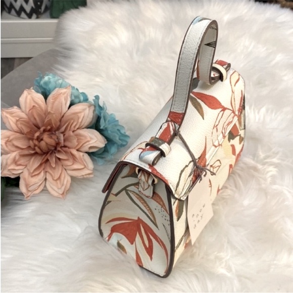 Floral Crossbody Convertible Small Arm Bag 
With Detachable Crossbody Strap NEW! - Picture 3 of 4